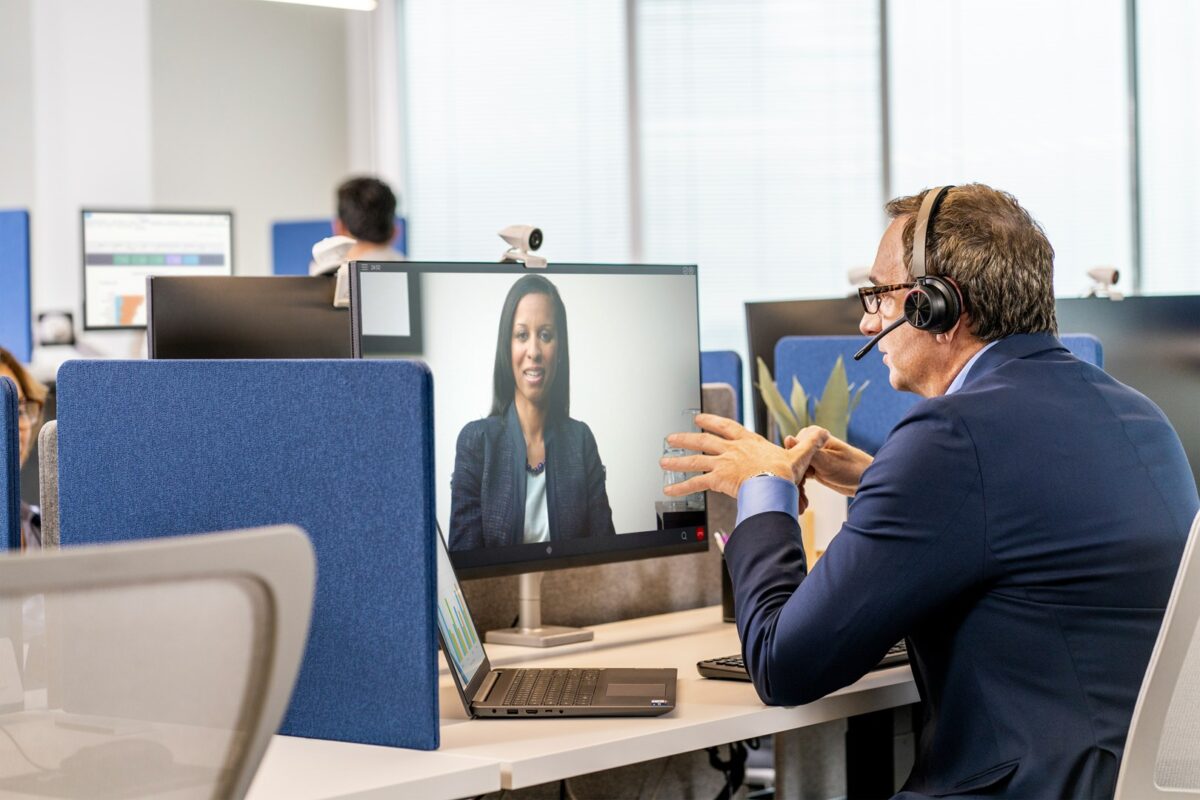 POLY Voyager 4320 Microsoft Teams Certified USB-A Headset +BT700 dongle - Image 4