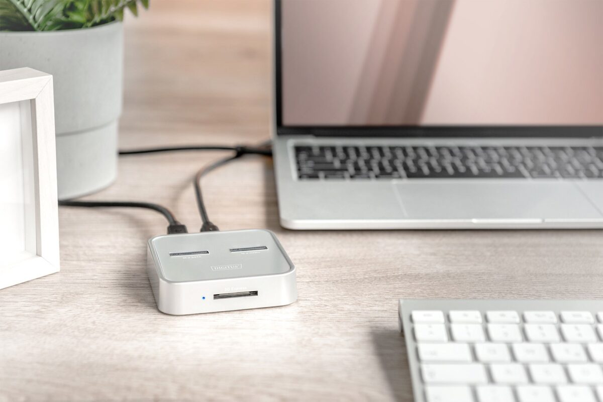 Digitus M.2 NVMe SATA SSD Dock USB-C Black - Image 2