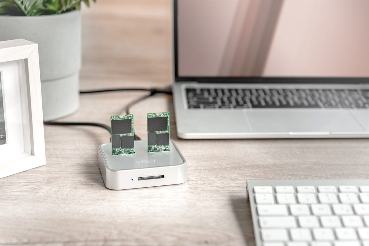 Digitus M.2 NVMe SATA SSD Dock USB-C Black - Image 3