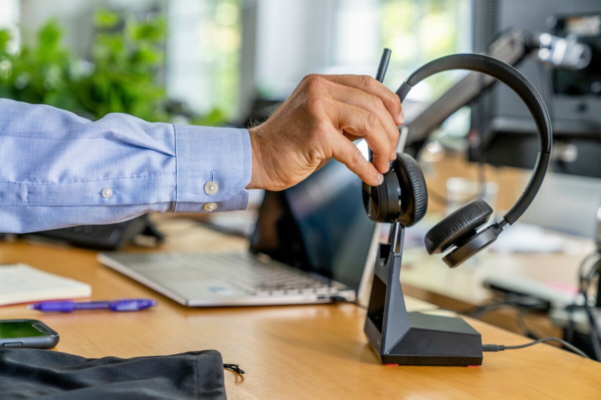 Poly Voyager 4320 BT700 Black - Image 5